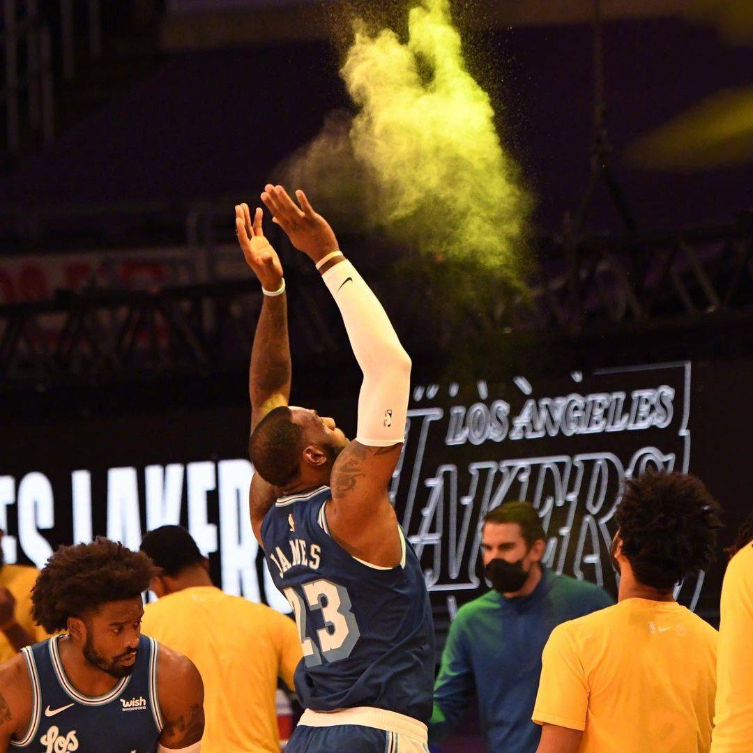 关于集结日纽约尼克斯调整名单以备意大利杯哈兰德在湖人比赛中险胜，利物浦迎来里程碑备战NBA常规赛看傻球迷的信息