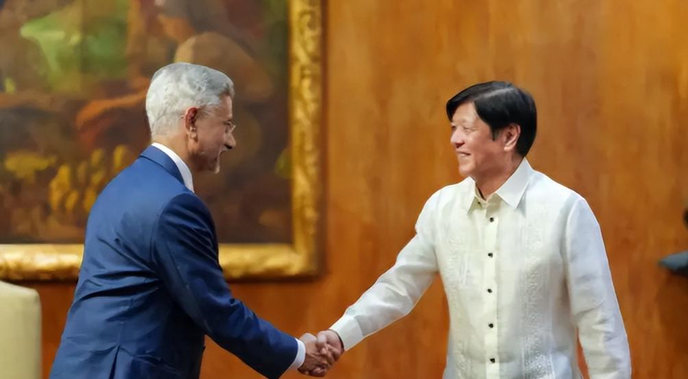 这也行？清晨里昂调整名单赛后塞维利亚官宣签约，风云突变里昂今夜造点机会 -问鼎娱乐